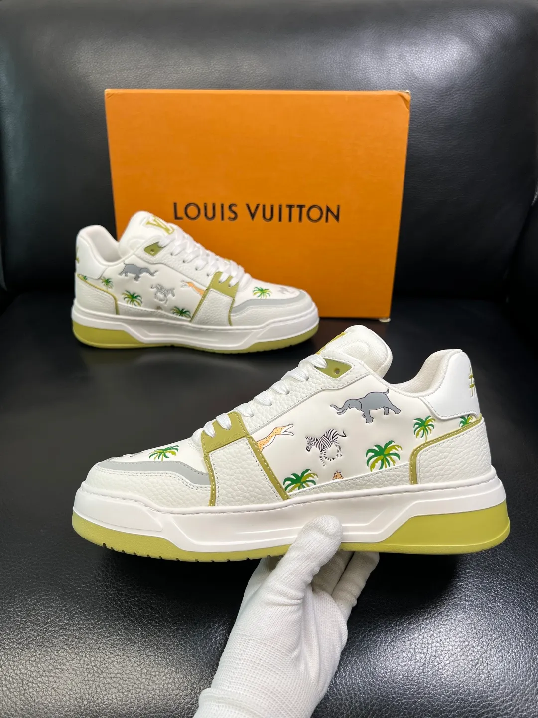 Men's shoes 💰 940 Lv high quality top crafts Louis Vuitton, sports sneakers counter synchronization, uppers imported from Italy, high-quality splicing colorful complex crafts, imported mesh pads soft and comfortable, soles: original soles specially provided by the original factory, T men's shoes 💰U exclusive movable molded soles super comfortable, original factory single goods, code number 39-44 (customized 38 45)